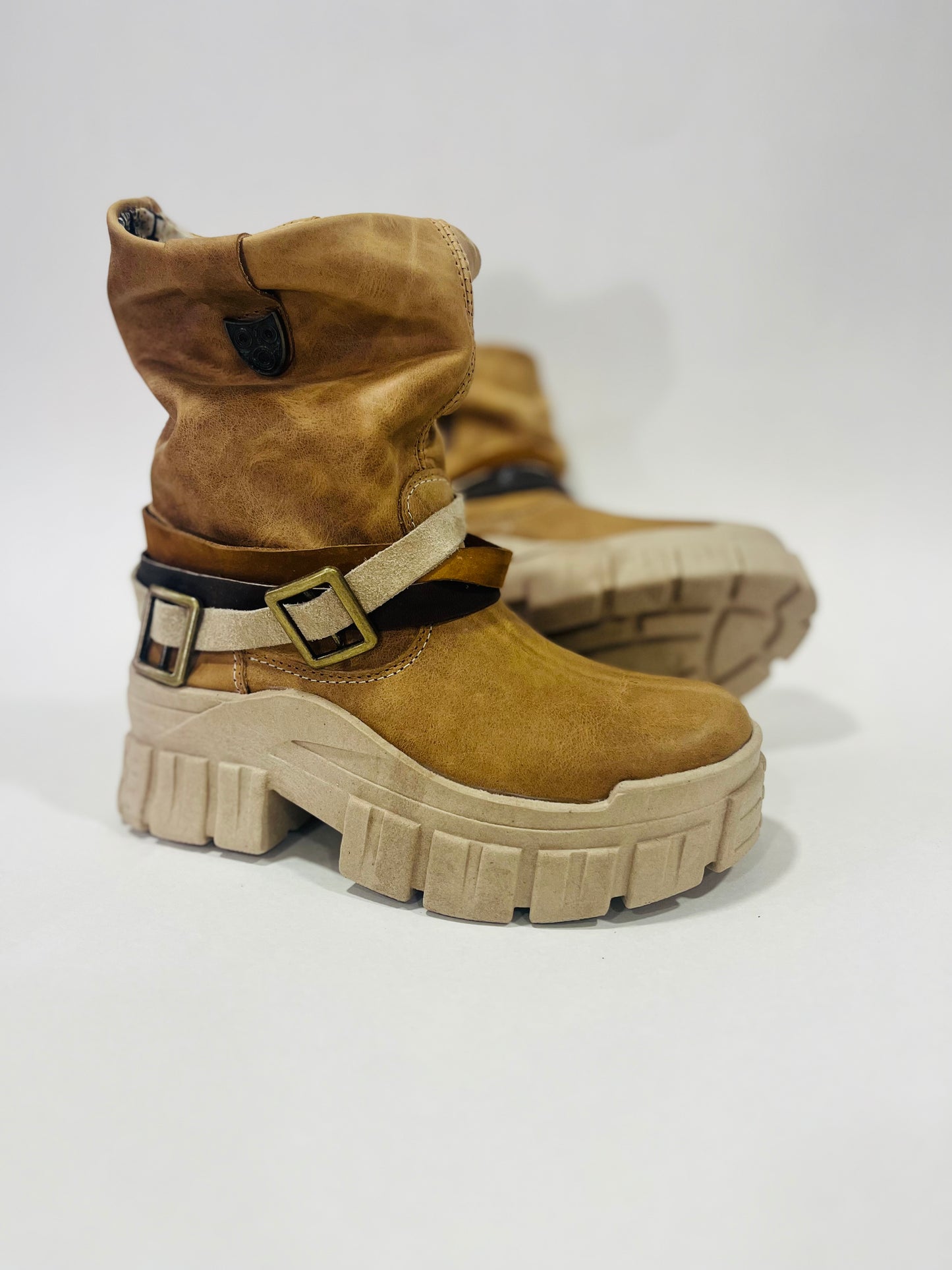 Bota de cuero corta Monster