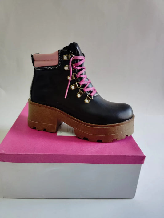 Botin de cuero rosy black pink