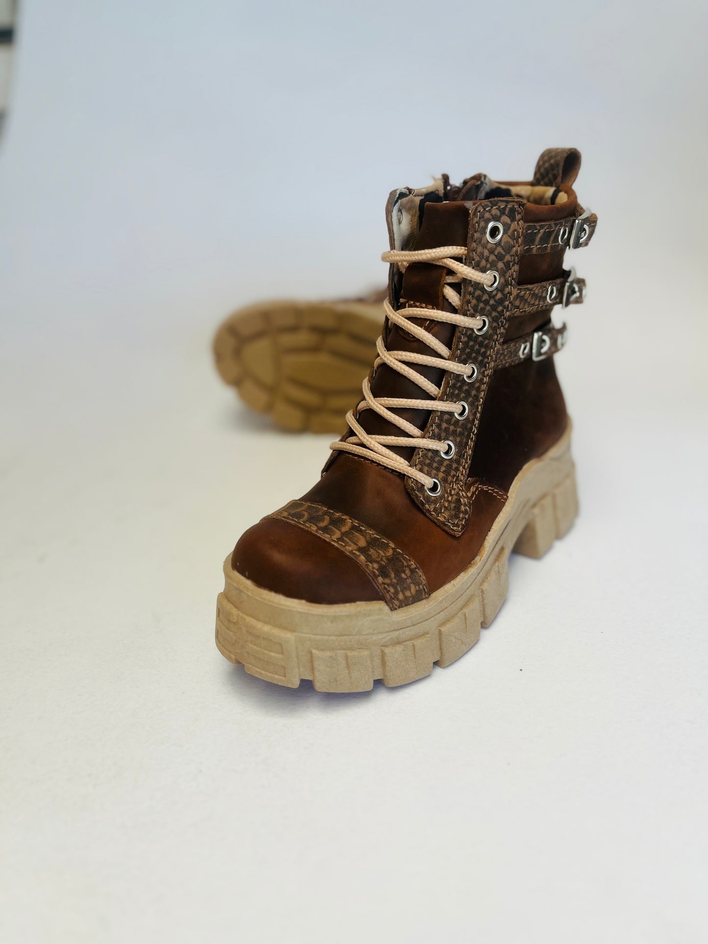 Botin de cuero Amy brown - juanfranko zapatos