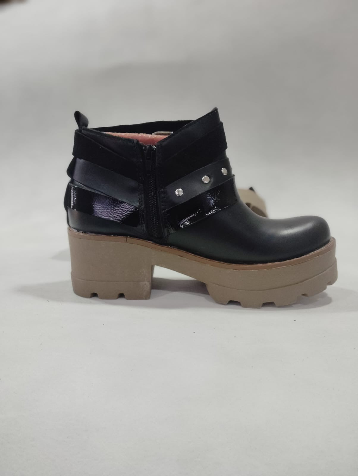 Botin corto cuero liso 3c - juanfranko zapatos