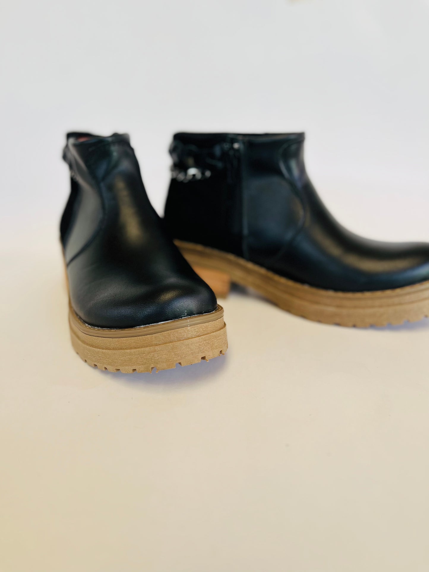 Botin de cuero liso y reno cadena