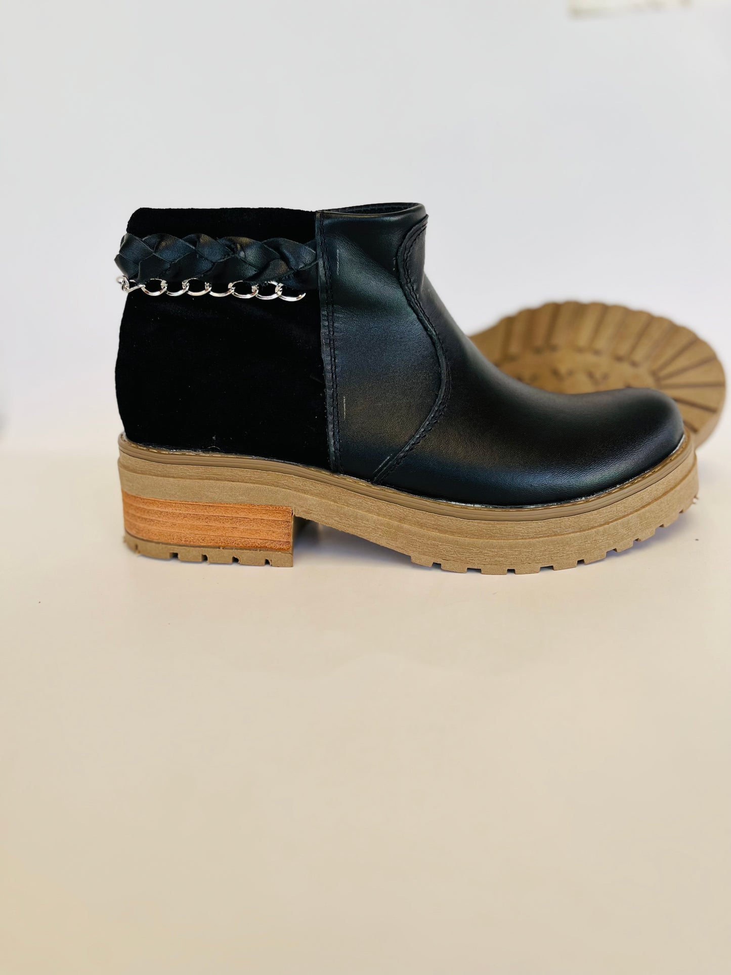 Botin de cuero liso y reno cadena