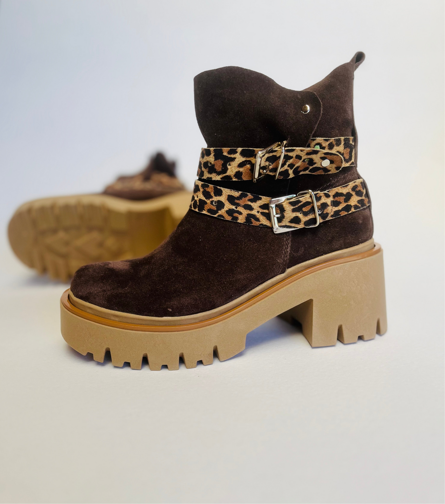 Botin verano reno café correas animal print