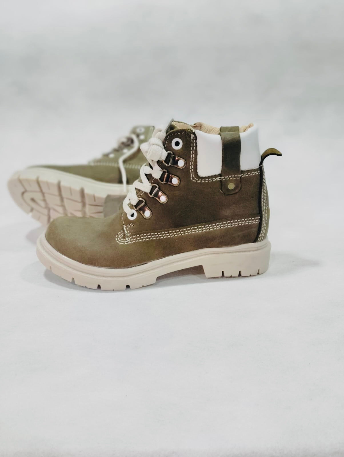 Botín verde de cuero graso - Resistantes y elegantes - juanfranko zapatos