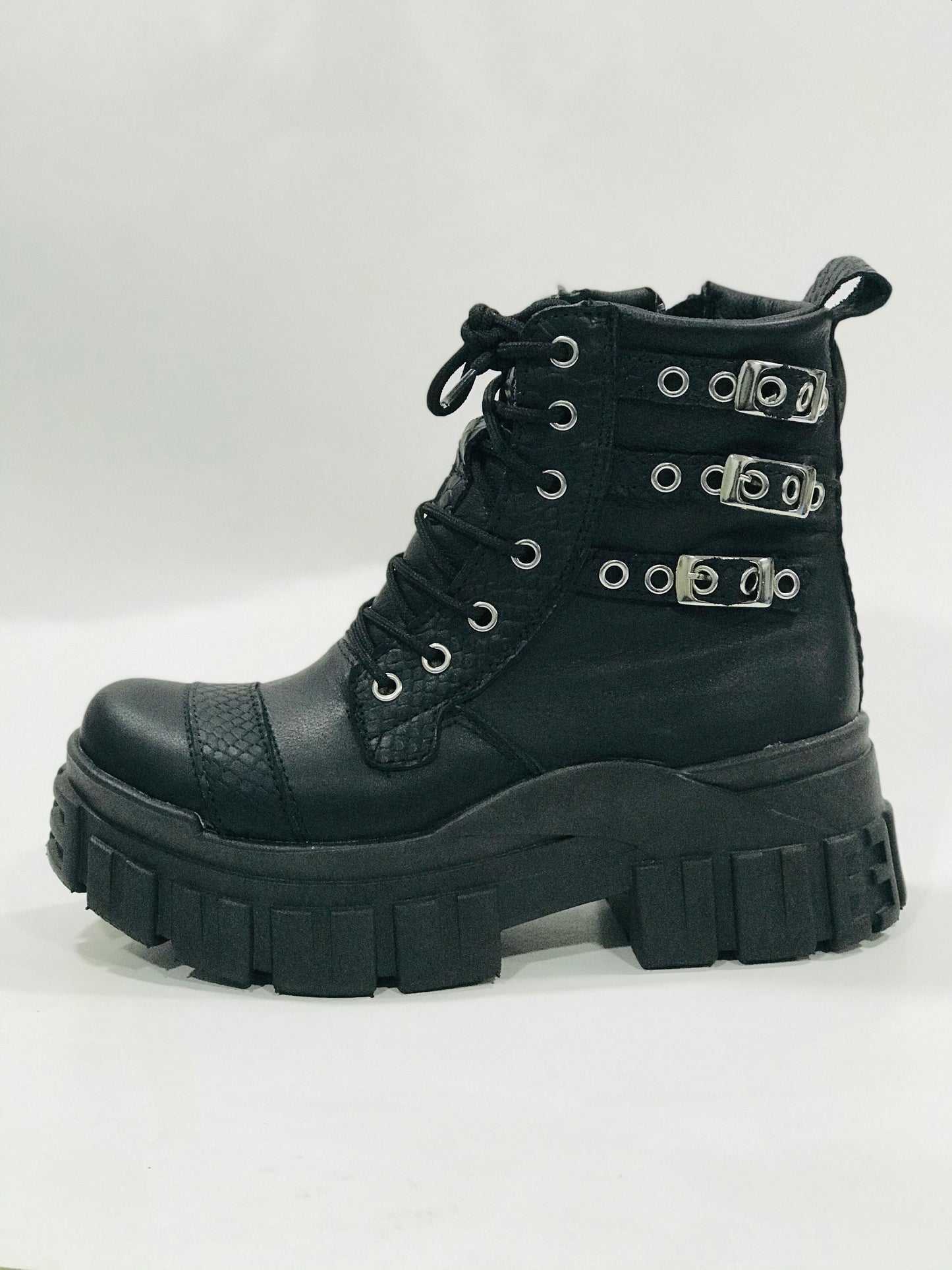 Botin de cuero Amy black - juanfranko zapatos