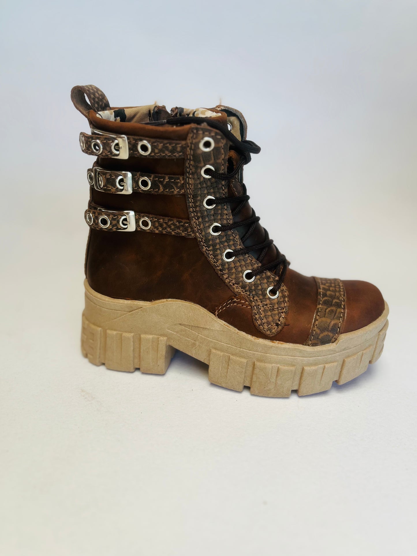 Botin de cuero Amy brown - juanfranko zapatos