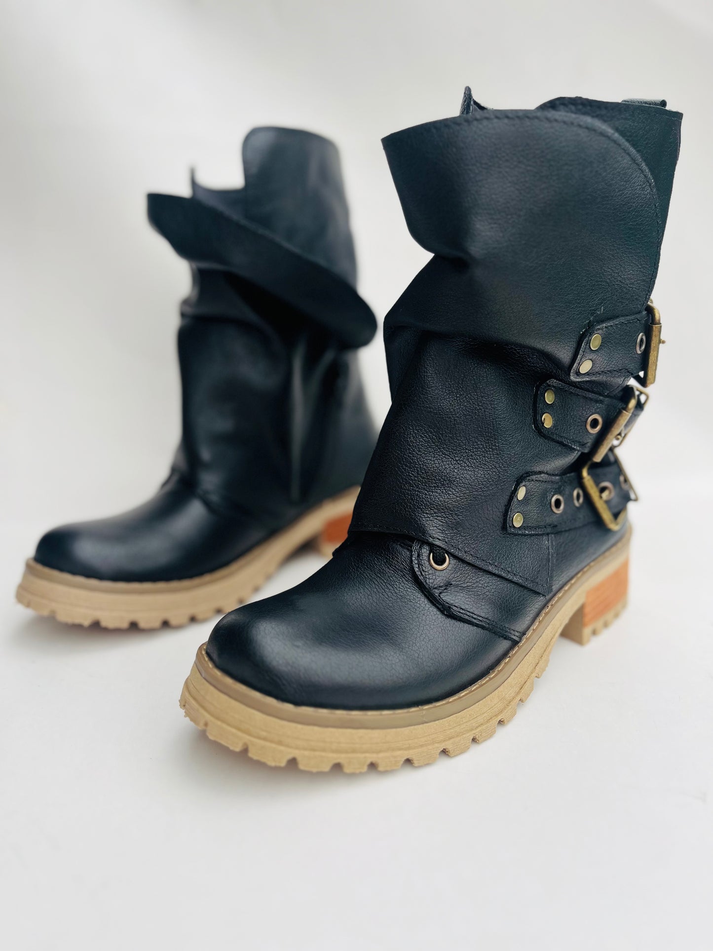 A Bota de cuero mujer perla black cuero flowter