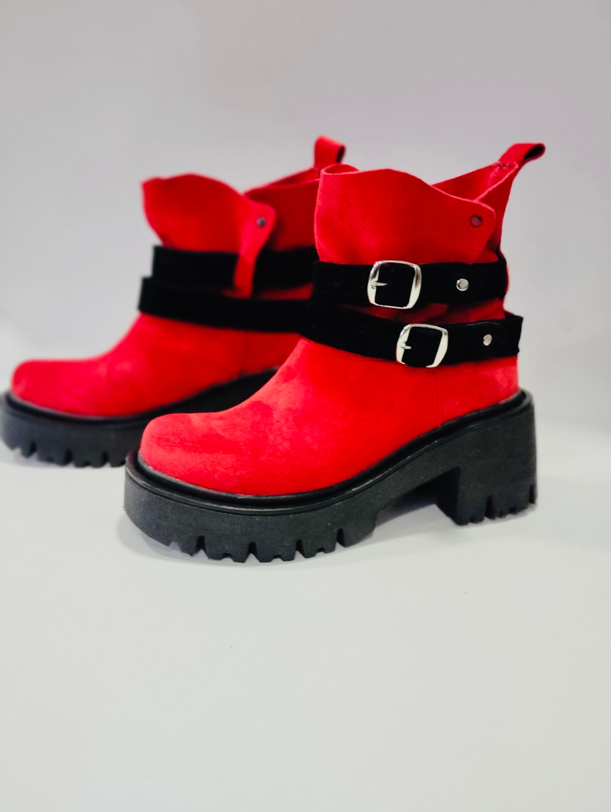 Botin verano reno rojo correas negras - juanfranko zapatos