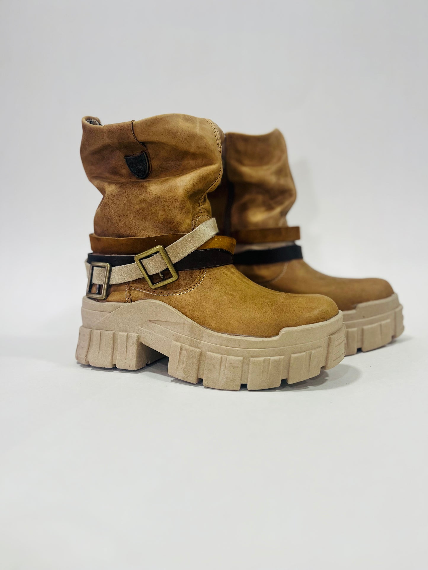 Bota de cuero corta Monster