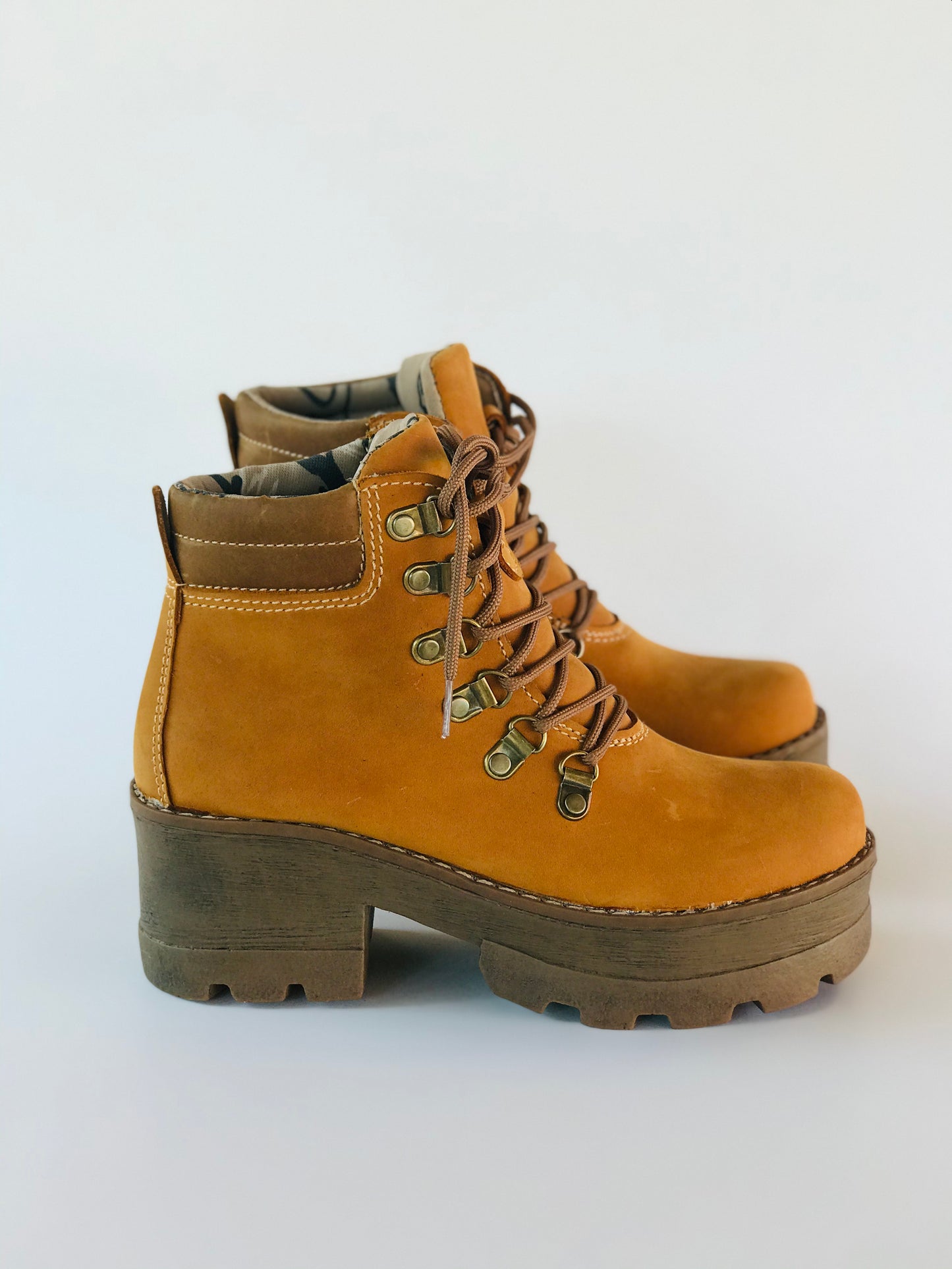 botin de cuero Rosy camel t/200 - juanfranko zapatos