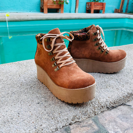 Botin high cuero reno natural camel suela 7 cm