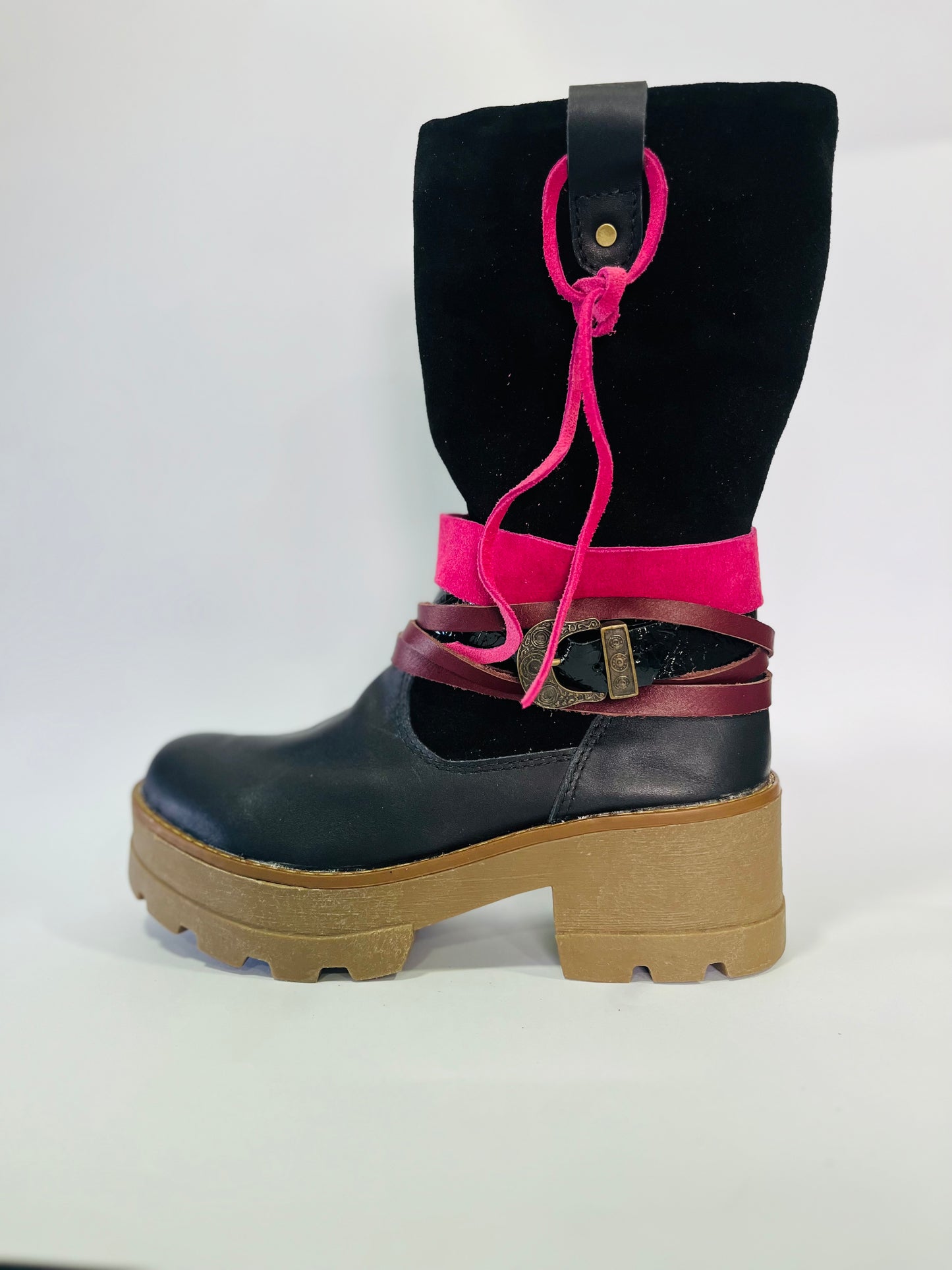 Bota 2 cueros correas fuccia - juanfranko zapatos