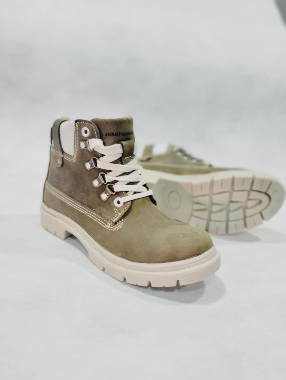 Botín verde de cuero graso - Resistantes y elegantes - juanfranko zapatos
