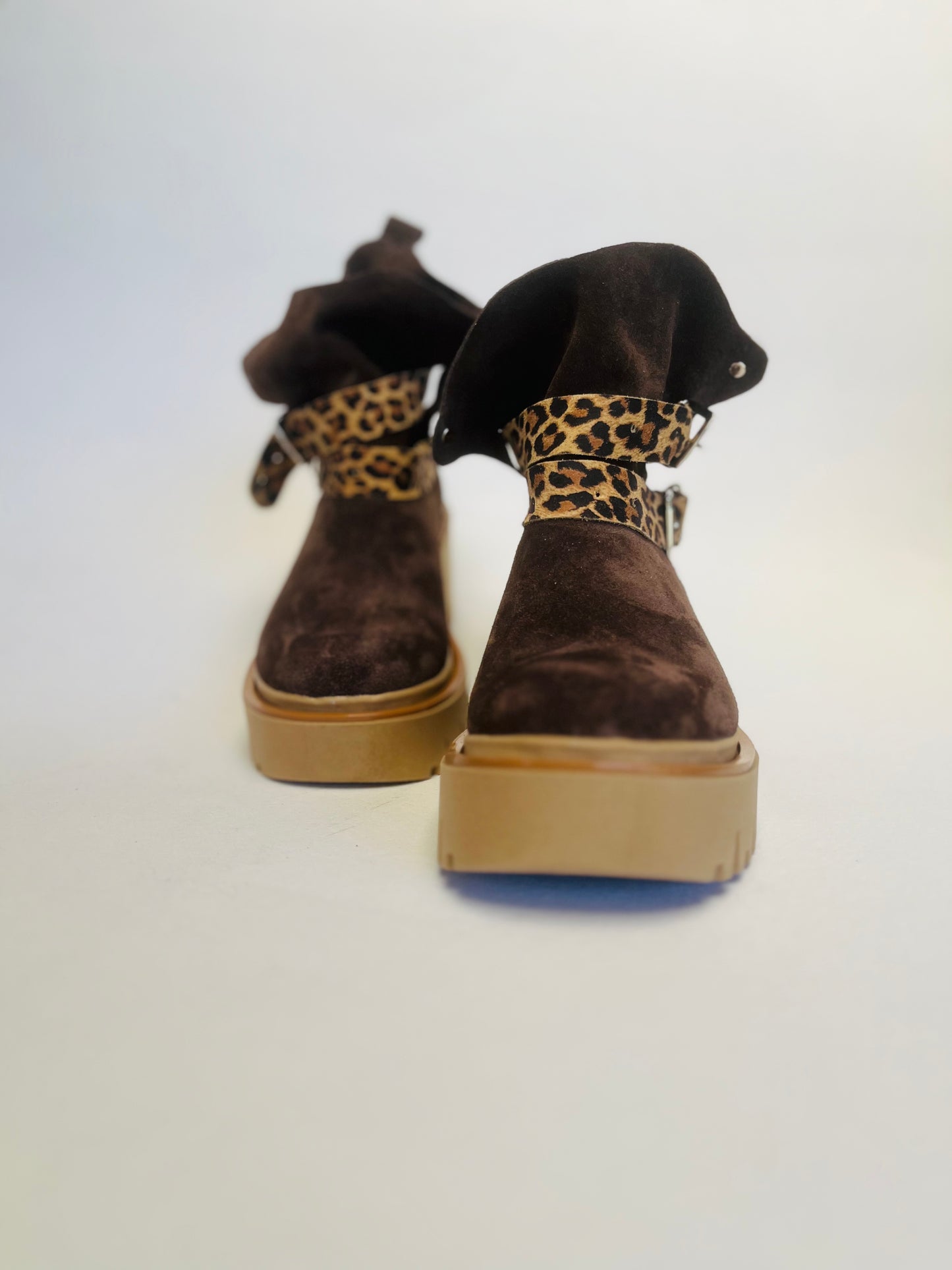 Botin verano reno café correas animal print