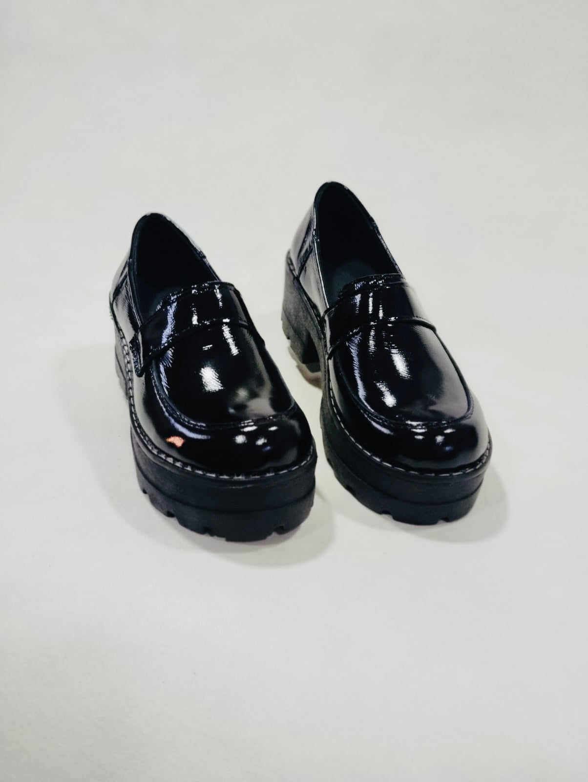 Zapato mocasin de cuero richato (charol) negro - juanfranko zapatos