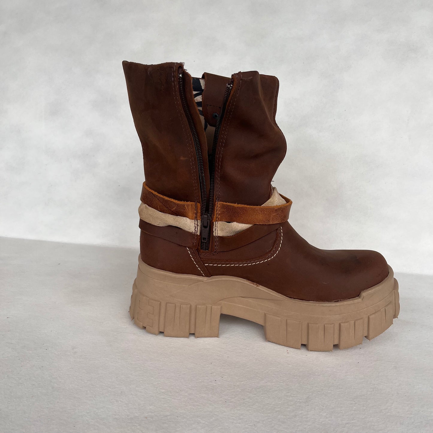 Bota Corta Cuero Liso Moro Tanke