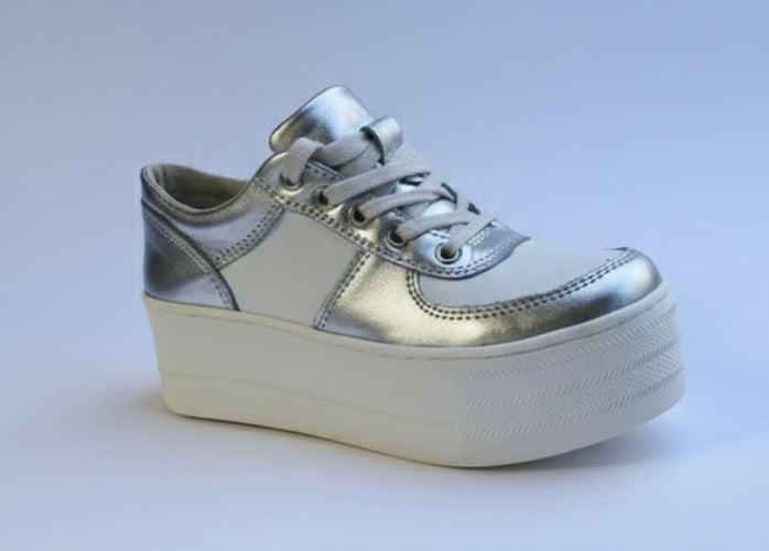 Zapatilla de cuero plata y blanco