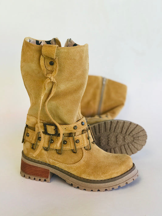 bota de cuero reno mostaza corta pasadores - juanfranko zapatos