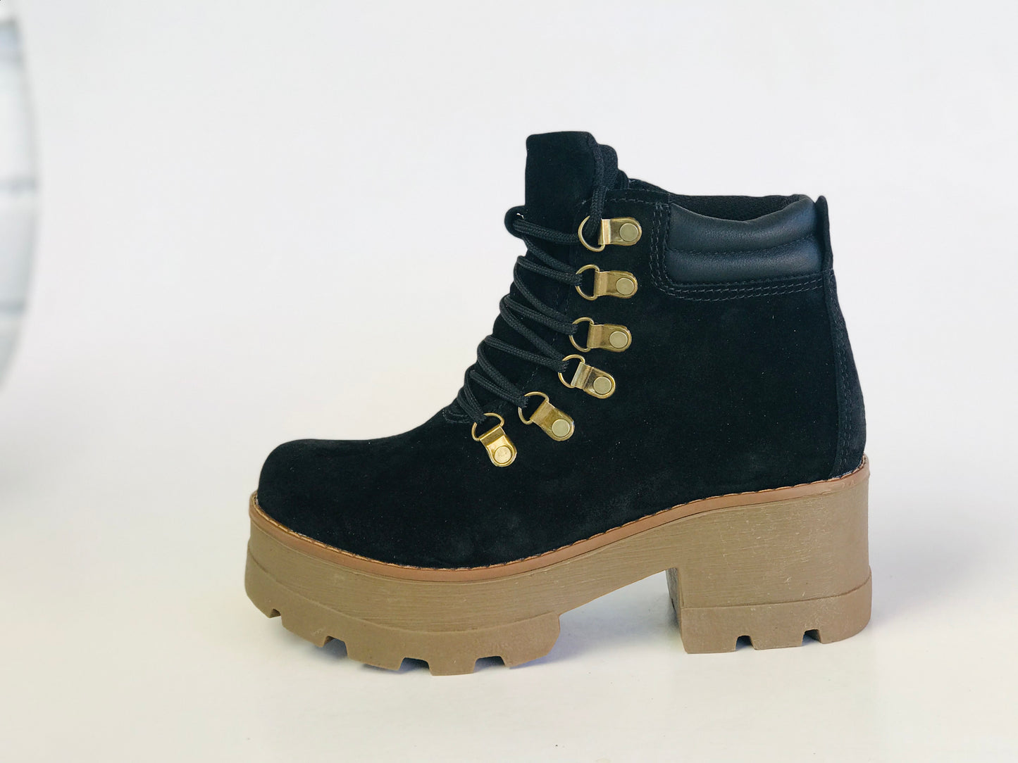 botin de cuero rosy. reno negro