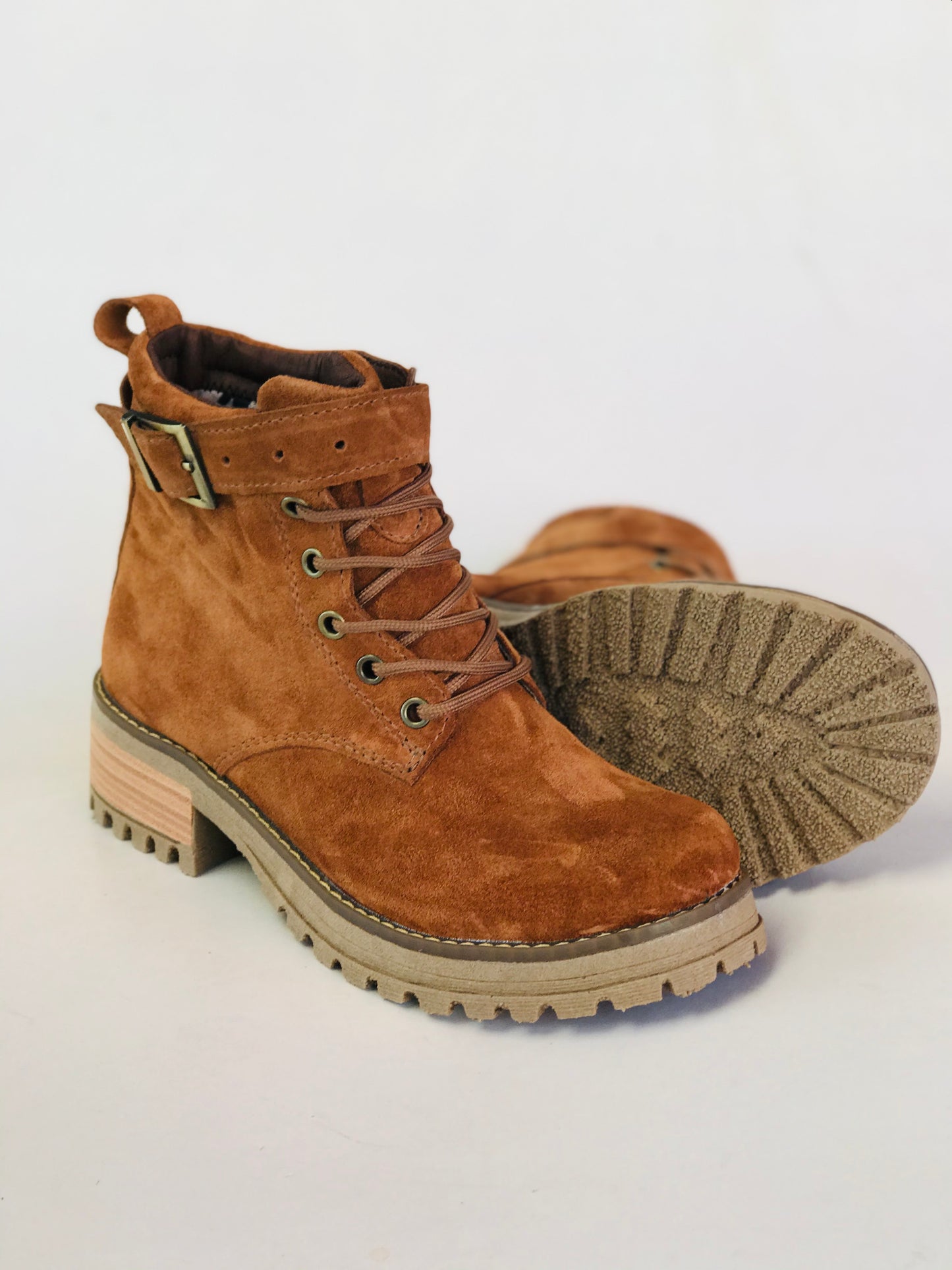botin de cuero reno cordones