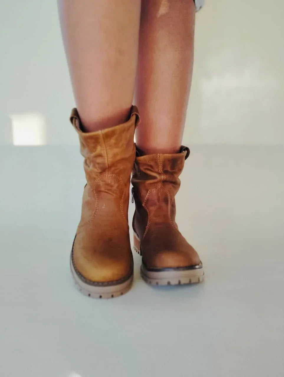 Bota corta cuero camel oxido - juanfranko zapatos