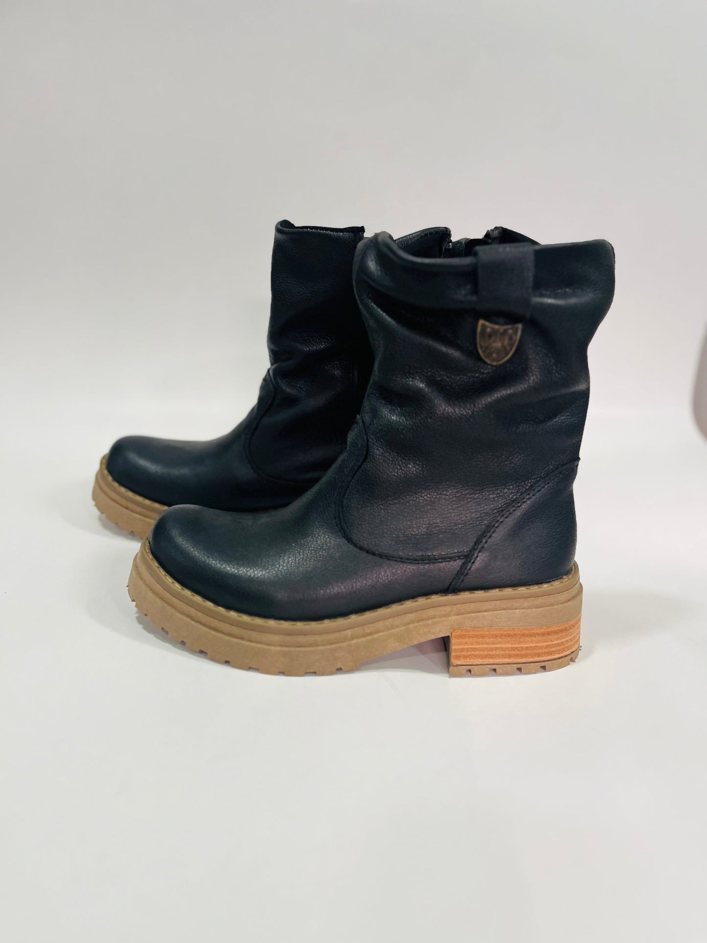 Bota corta cuero flowter black - juanfranko zapatos