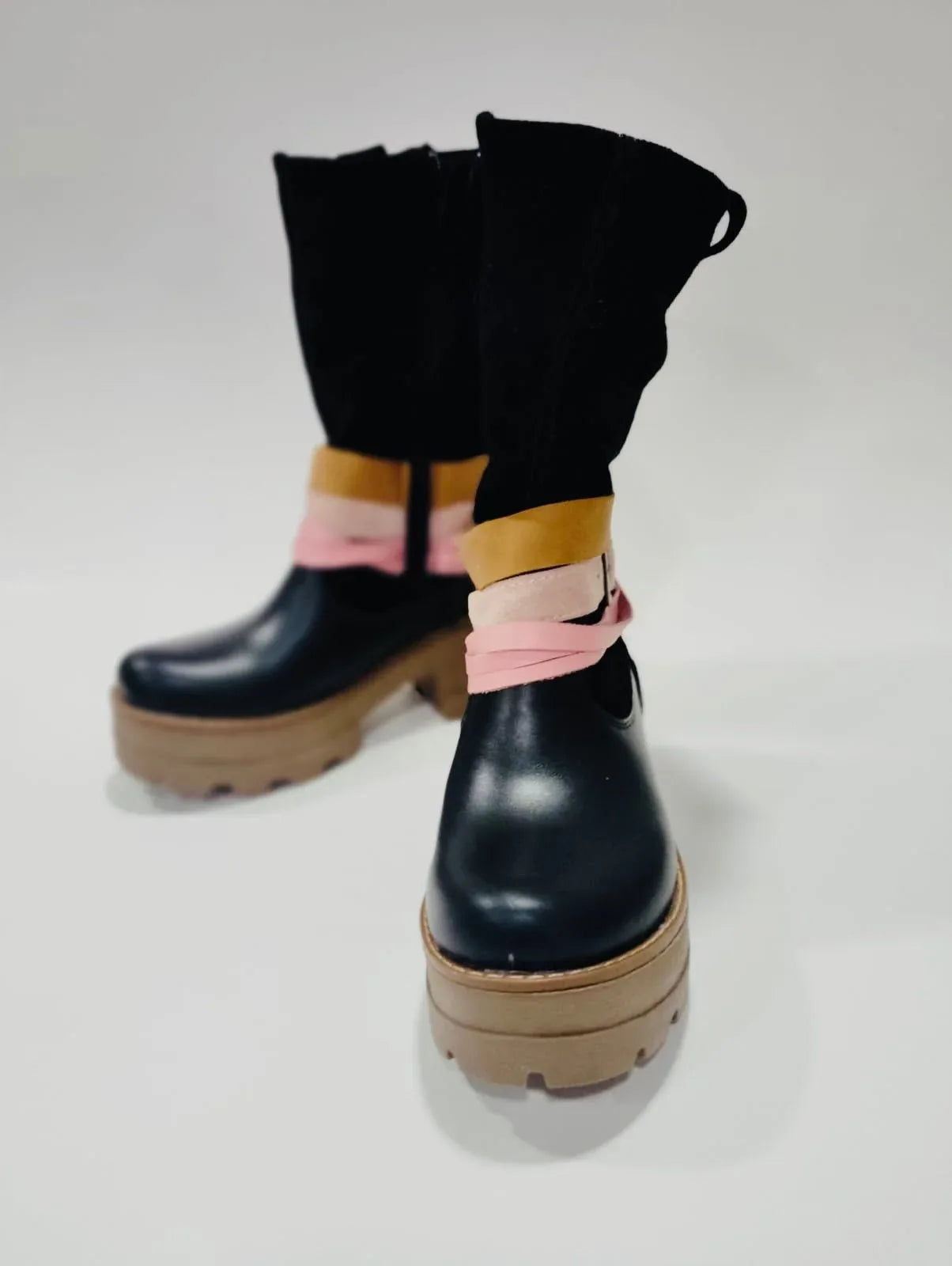 Bota cuero liso caña reno correas rosa pastel - juanfranko zapatos
