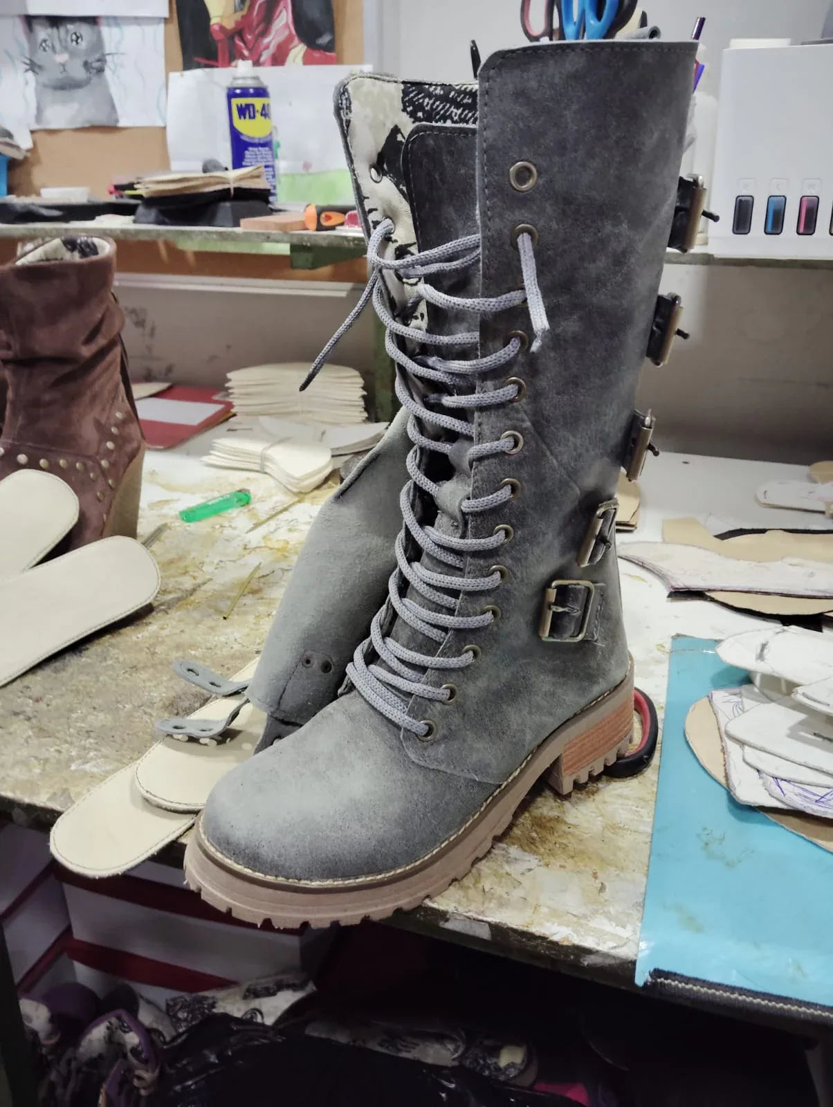 Bota perla gris edición especial 35 cm 5 hebillas premium - juanfranko zapatos