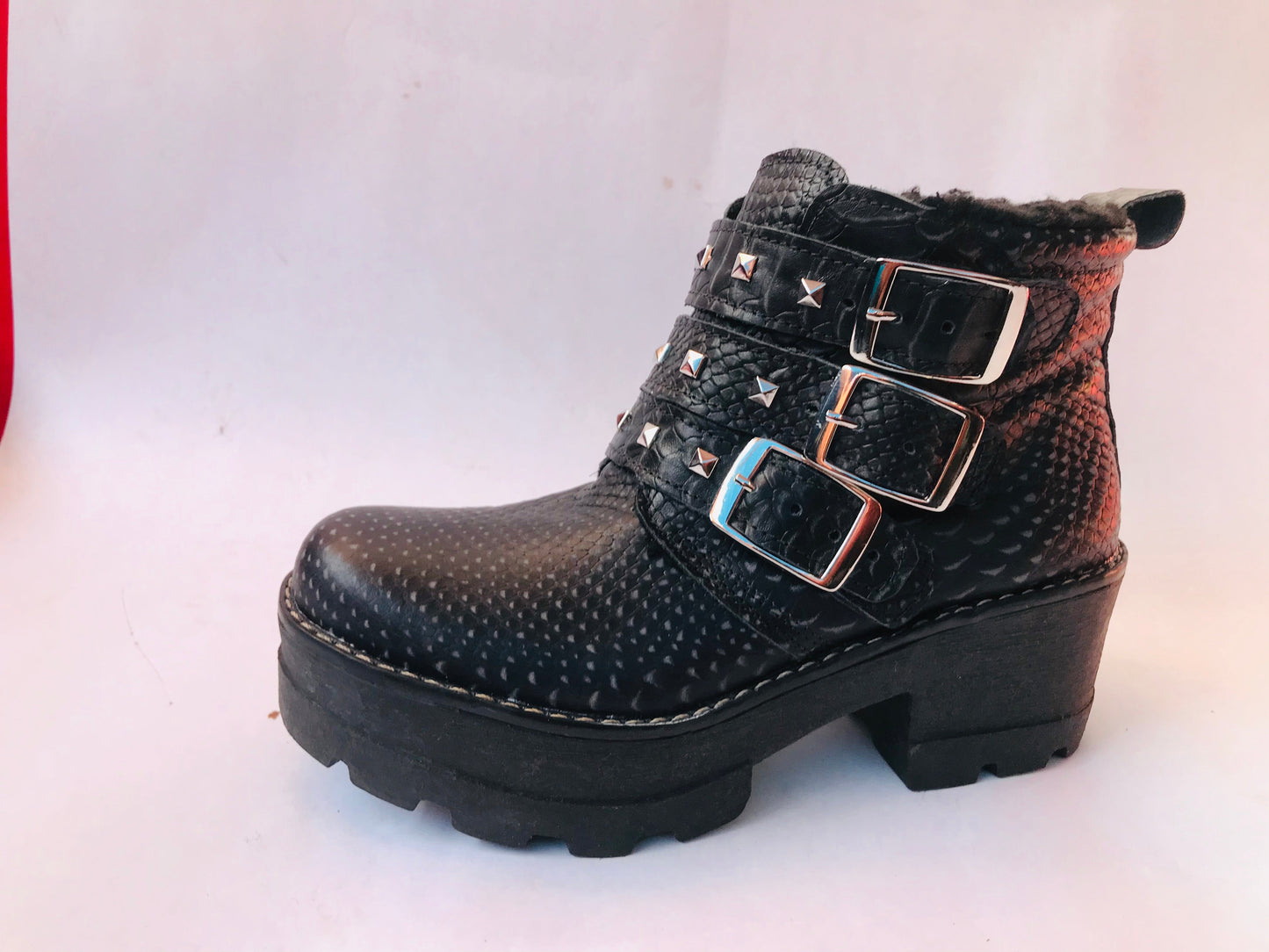 Botin cuero reptil negro - juanfranko zapatos