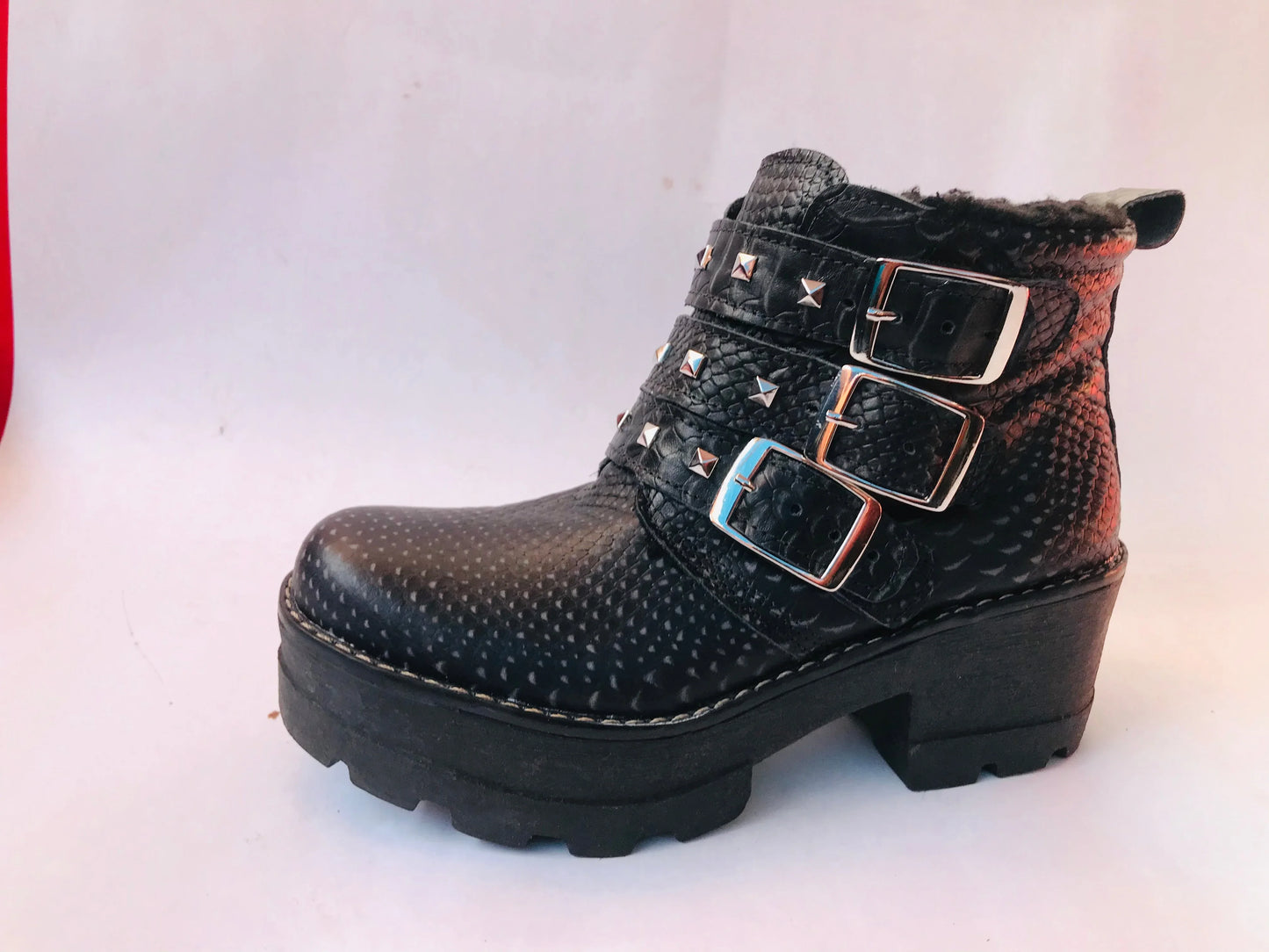 Botin cuero reptil negro - juanfranko zapatos