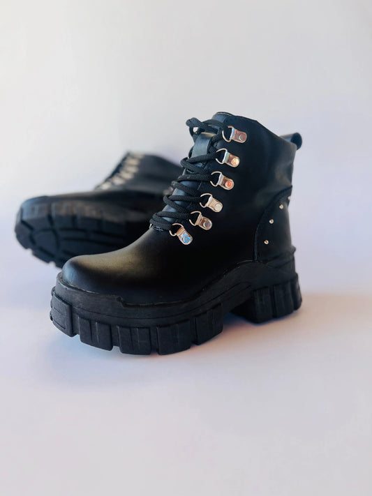 botin de cuero de mujer Rosy black plata t/ tanque - juanfranko zapatos