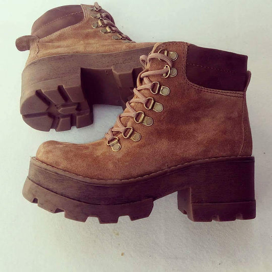 Botin de cuero reno rosy camel - juanfranko zapatos