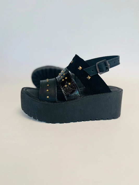 Sandalia 3 Cueros Tachas Black Mujer Plataforma - juanfranko zapatos