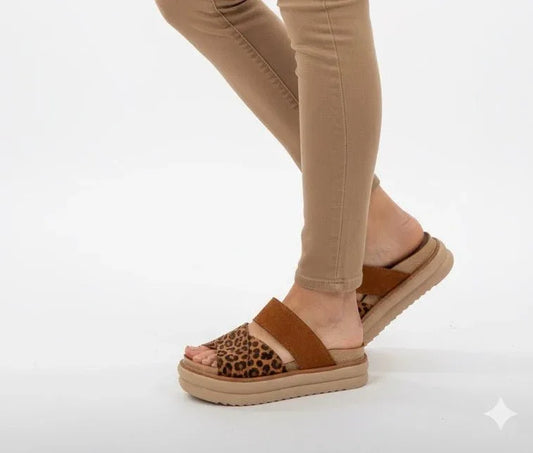 Sandalia animal print camel - juanfranko zapatos
