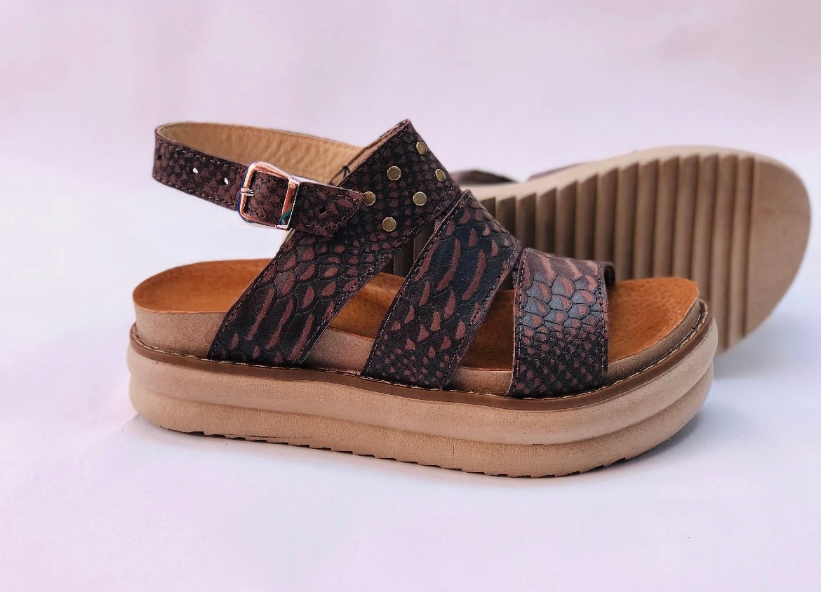 Sandalia de cuero Reptil café 3 correas - juanfranko zapatos