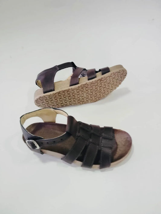 Sandalia Fernanda cuero liso moro suela plana - juanfranko zapatos