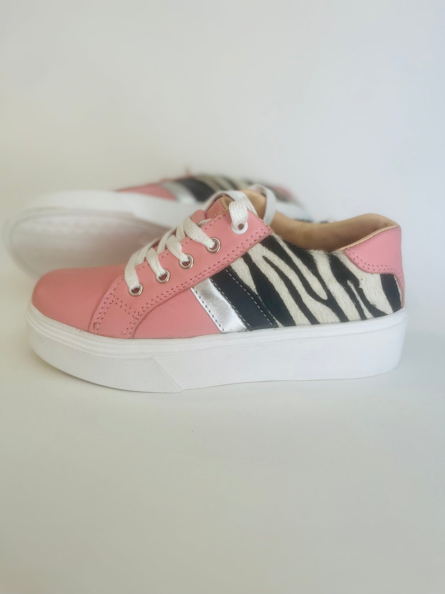 Zapatilla de Cuero Mujer Cebra Pink - Rosa Estampado Animal Print Cordones - juanfranko zapatos