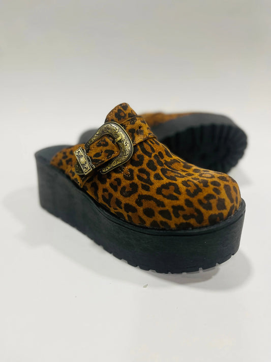 Zueco cuero animal print - juanfranko zapatos