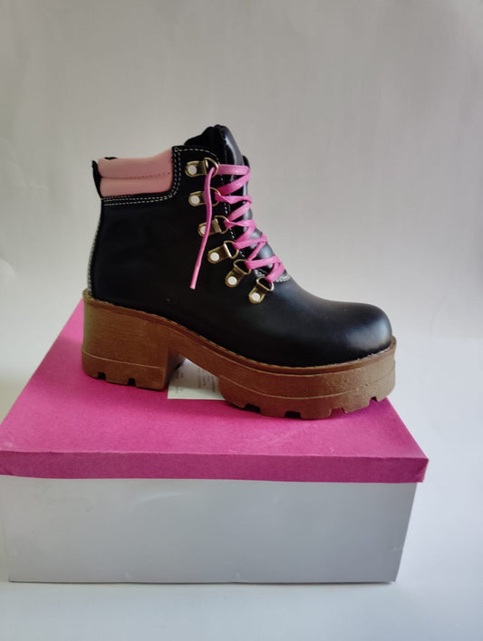 Botin de cuero rosy black pink