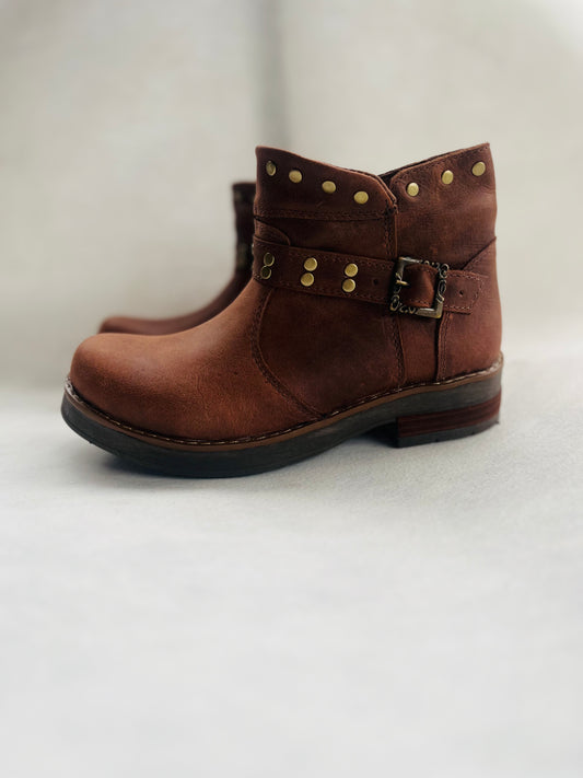 Botin de cuero mujer remaches brown - juanfranko zapatos