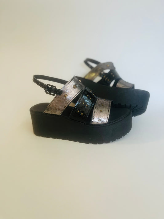 Sandalia de cuero crespita negro plata - juanfranko zapatos