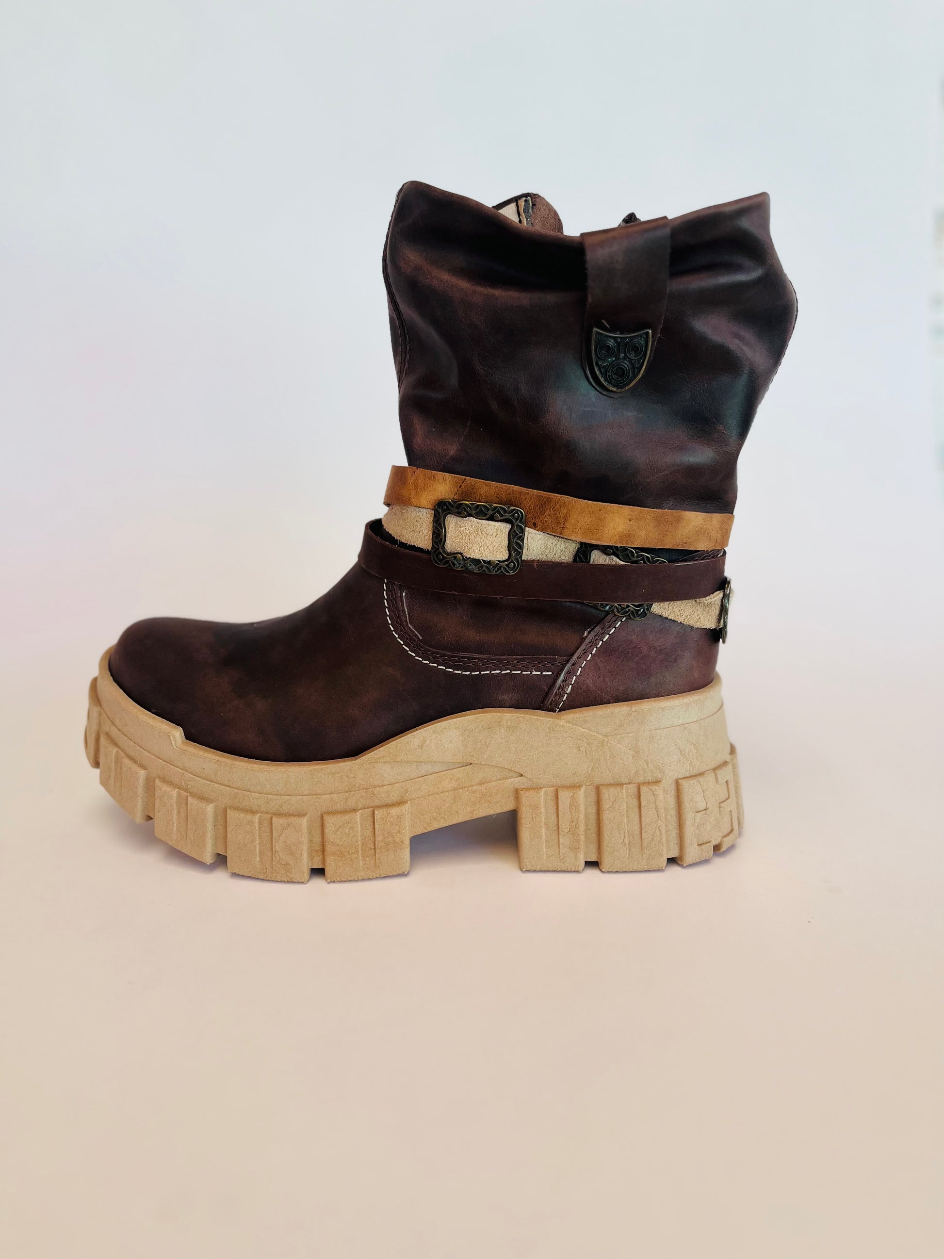 Bota corta cuero liso moro t/tanke - juanfranko zapatos
