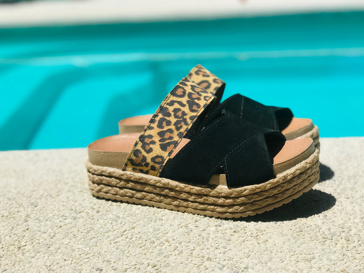 Sandalia de cuero reno x animal print - juanfranko zapatos