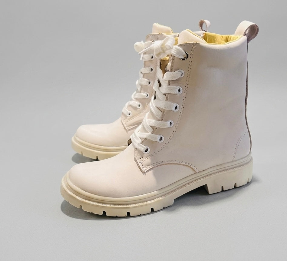 Cream leather boot with white sole