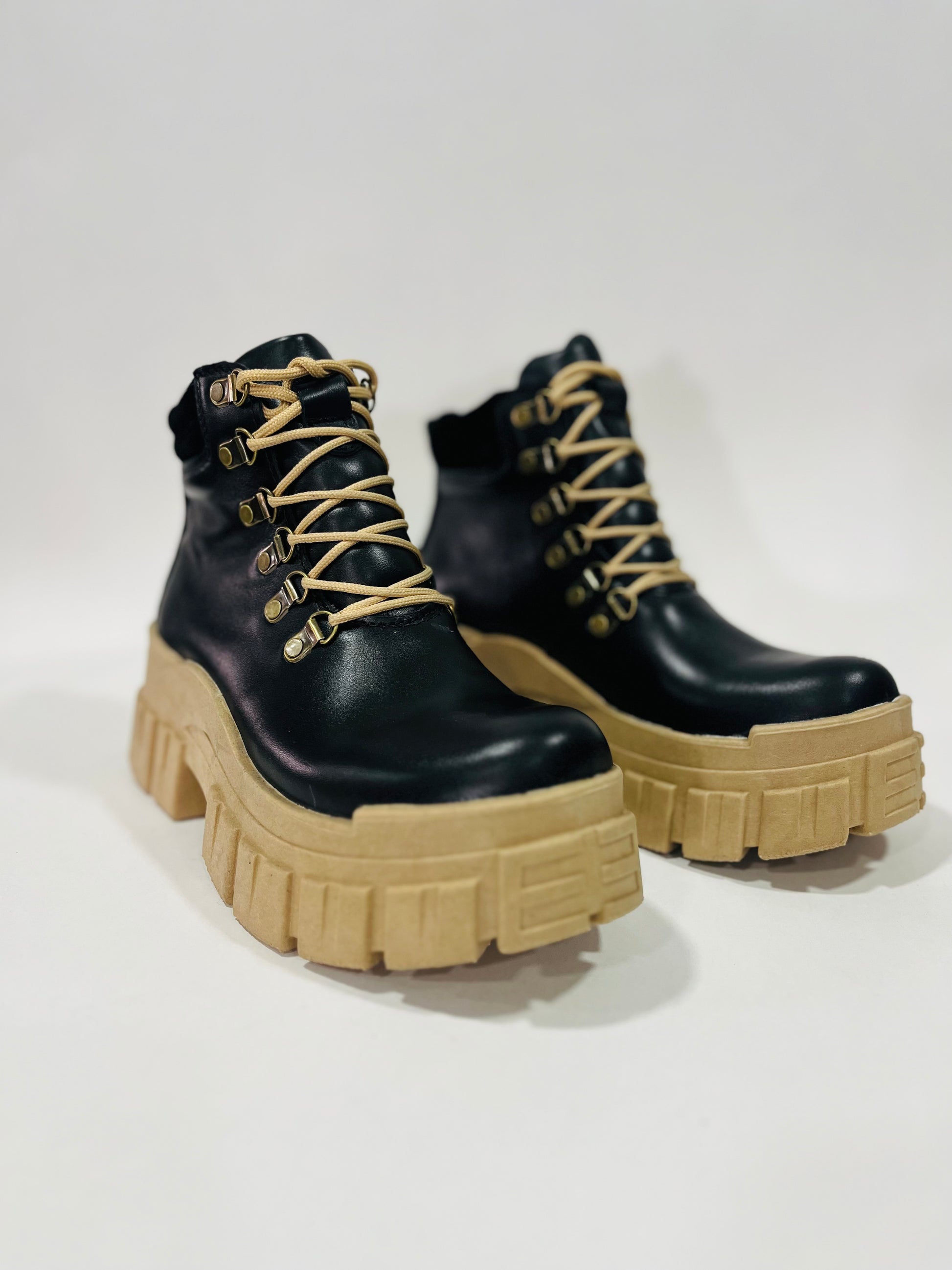 Botin cuero liso t\tanque beige - juanfranko zapatos