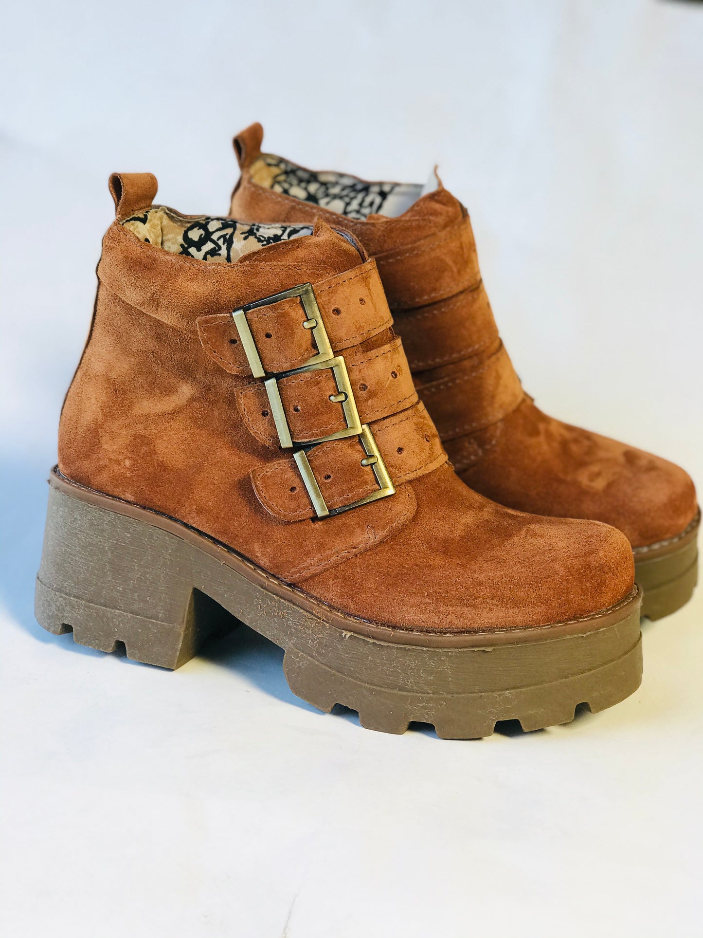 Botin 3 hebillas camel