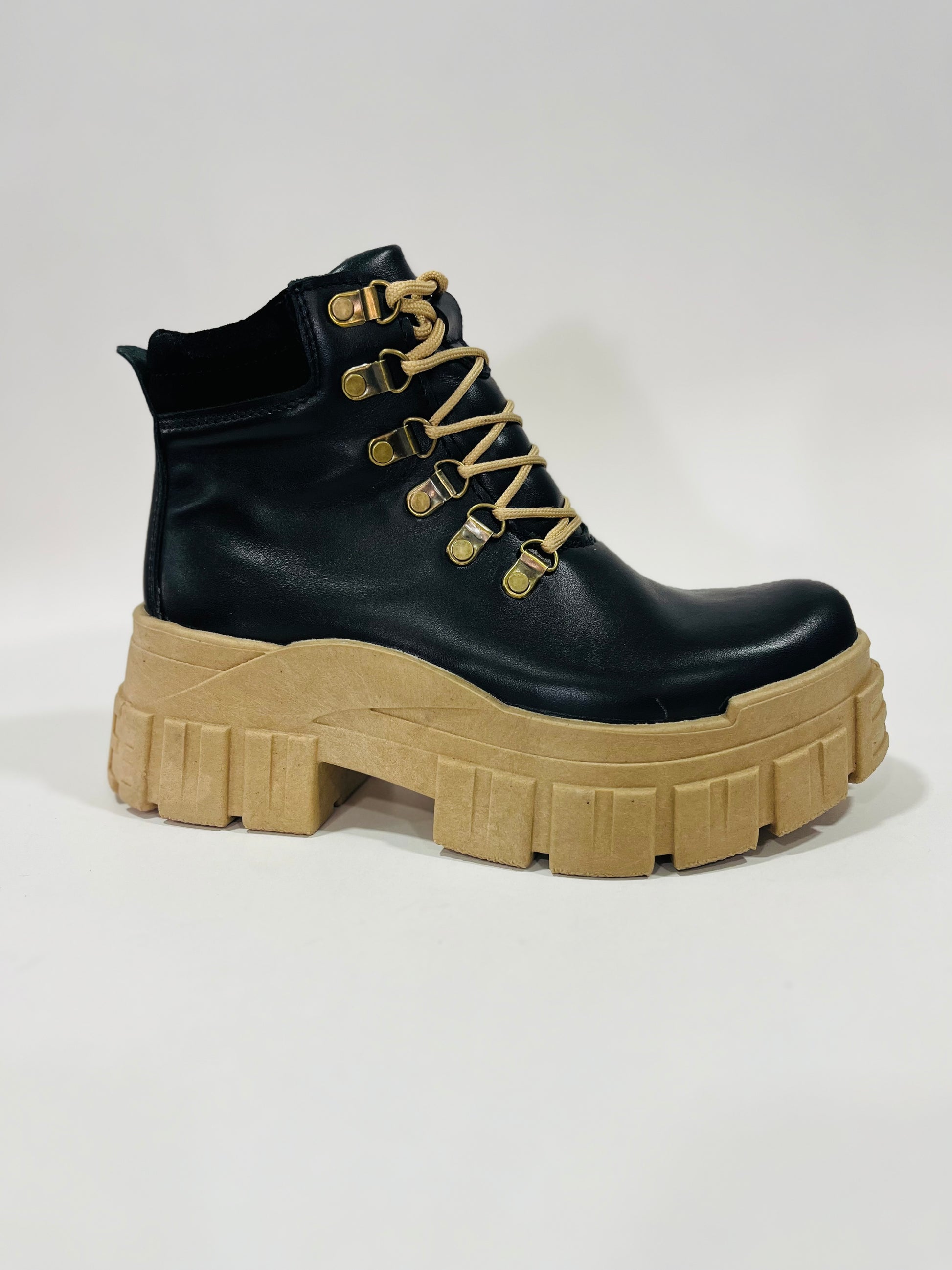 Botin cuero liso t\tanque beige - juanfranko zapatos