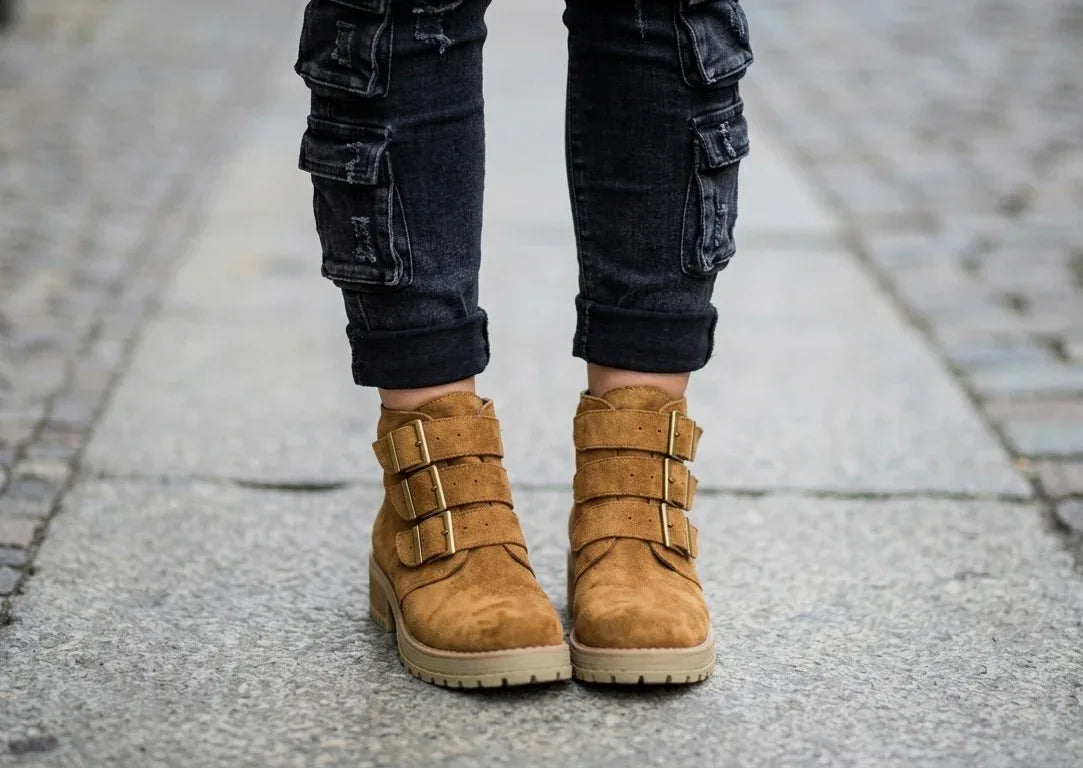 Botin 3 hebillas camel tdp