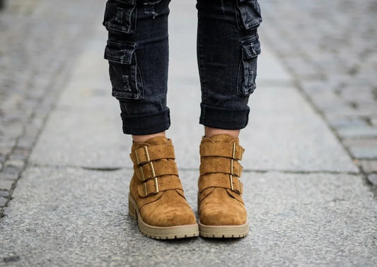 Botin 3 hebillas camel tdp