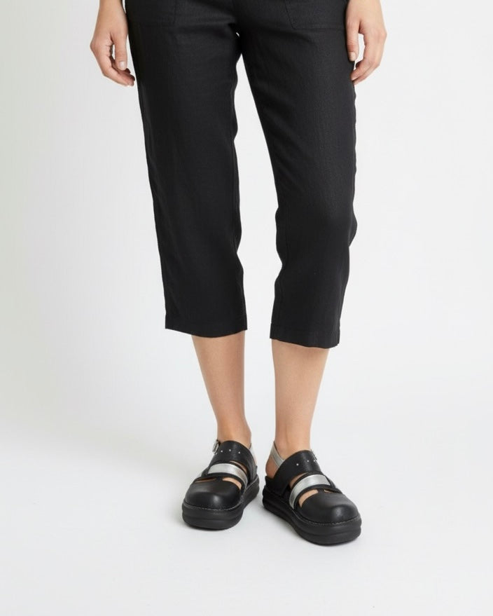 Sandalia punta cerrada cuero flowter